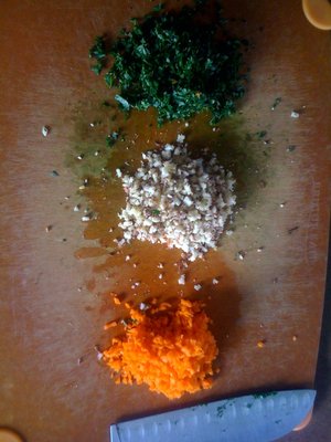 Kale, Apple/eggfood/dried bloodworms/carrots